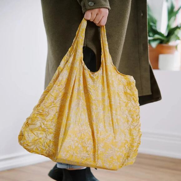 Shopping/Tote Bag‎ Re-Purposed Sari, Eco-Friendly - Picture 1 of 6